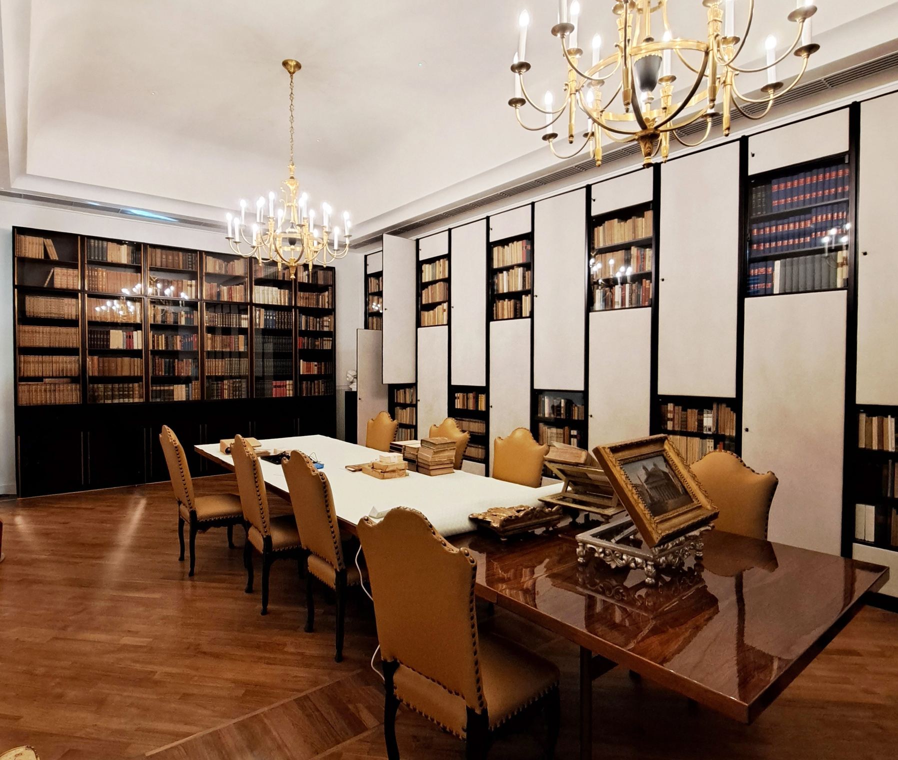 La biblioteca Francesco Salata