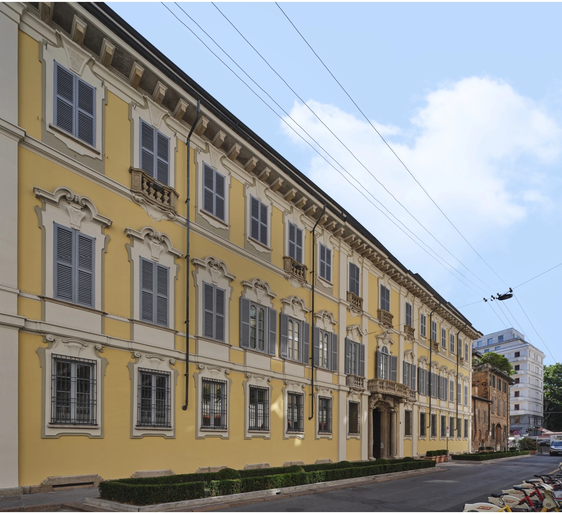 Scorri gruppo 6@2x.jpg